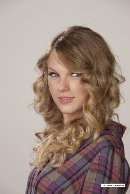 Taylor Swift Valentine S Day Promoshoot Famousfix