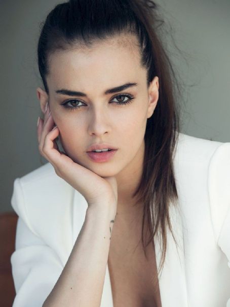Elif Aksu Famousfix
