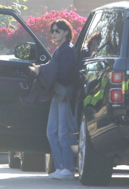 Shannen Doherty – Seen with her mom at Zoho restaurant in Malibu