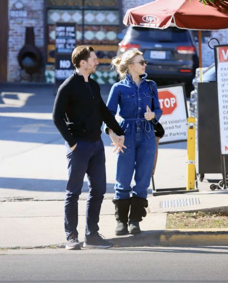 Natalie Dormer and David Oakes – Head out for a dinner in Los Angeles