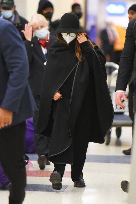 Salma Hayek – Arriving to JFK Airport in New York City | Salma Hayek