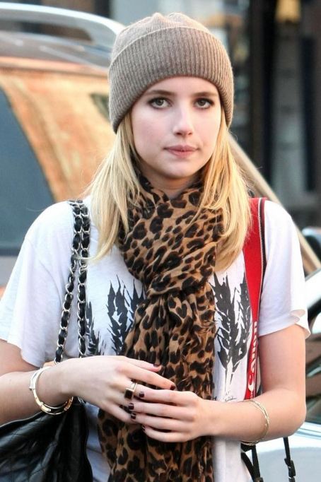 Shopping in Soho | Emma Roberts Picture #15094818 - 454 x 681 - FanPix.Net