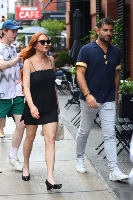 Lindsay Lohan – Seen after shopping in New York