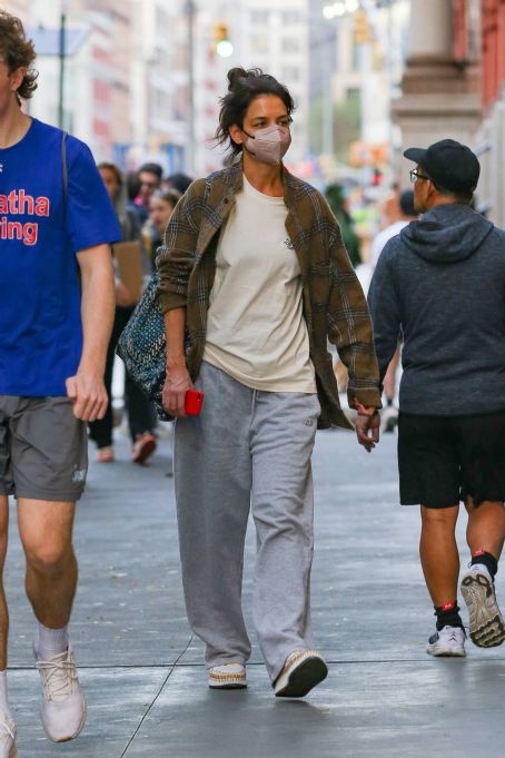 Katie Holmes – On an evening outing in New York