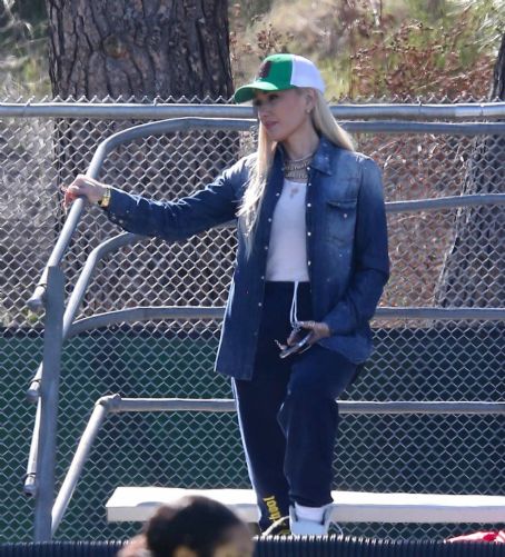 Gwen Stefani – With ex husband Gavin Rossdale watch their son separately play football in LA