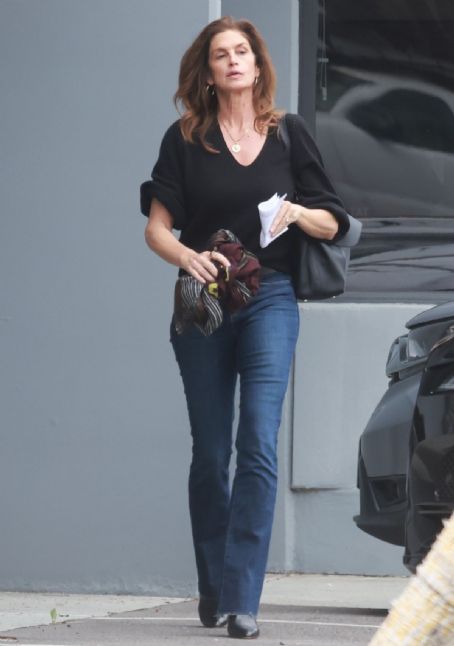 Cindy Crawford  Arrives at Photoshoot at a Studio in Santa Monica