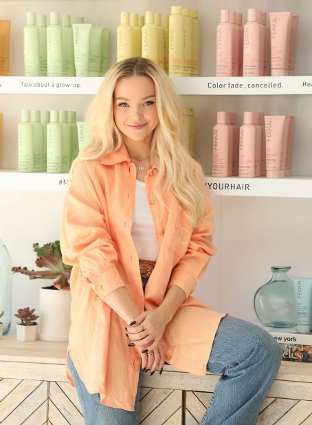 Dove Cameron – ‘FEKKAI’ Turns the Tide Beach Salon and Cleanup in Santa