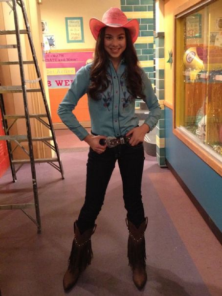 Kira Kosarin as Phoebe Thunderman in The Thundermans - FamousFix.com post