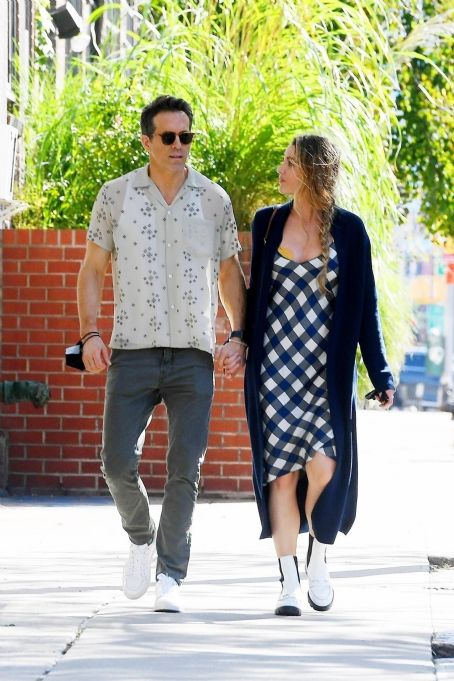 Blake Lively – With Ryan Reynolds take a stroll through Tribeca in New York City