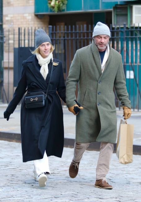 Taylor Neisen – With Liev Schreiber seen on Christmas Day in Manhattan’s SoHo area