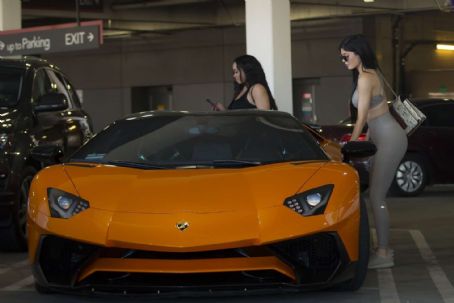 Kylie Jenner - Leaves Westfield Topanga Mall in Canoga Park 03/12