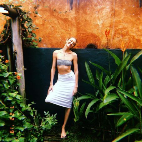 Candice Swanepoel – Tropic of C Resort 20 collection | Candice