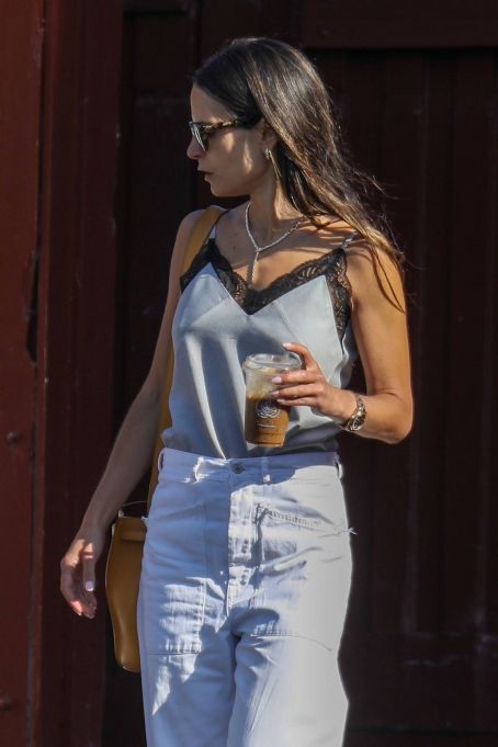 Jordana Brewster – Steps out for breakfast at Brentwood Country Mart