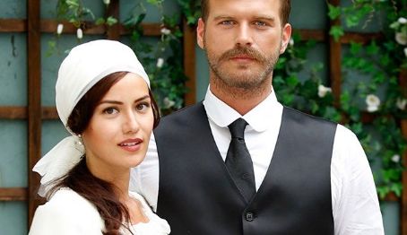 Kivanç Tatlitug and Fahriye Evcen