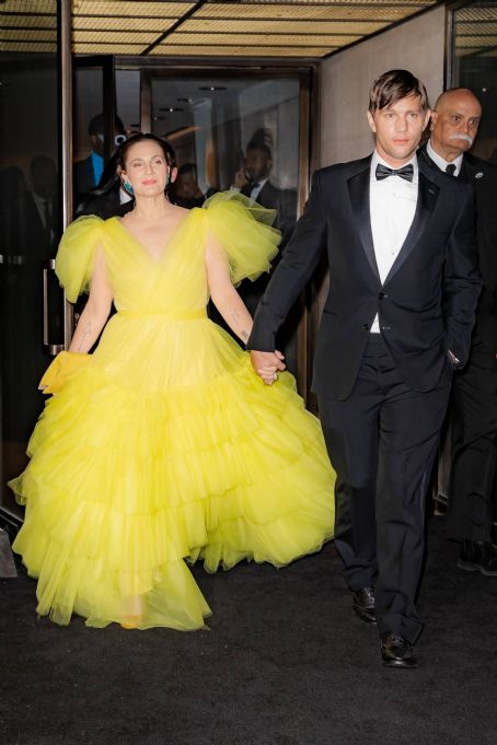 Drew Barrymore – With a mystery man’s leaving the CFDA Awards in New York
