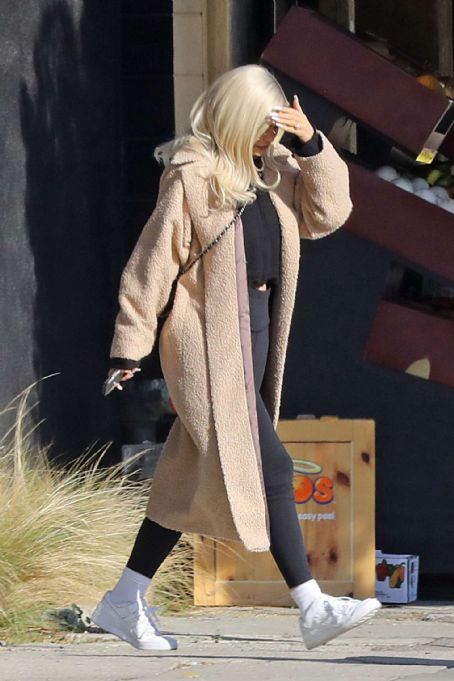 Kylie Jenner – Leaving a studio in Los Angeles
