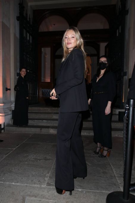 Kate Moss – Arrives at the Nikolai von Bismarck – The Fendi Book Signing