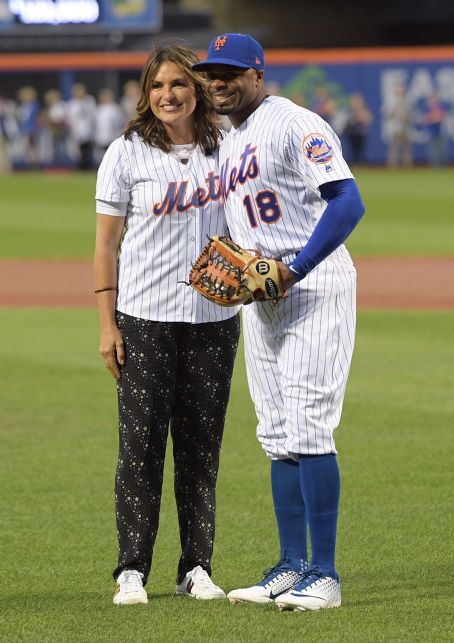 Mariska Hargitay – Throws out the first pitch of the LA Dodgers vs NY