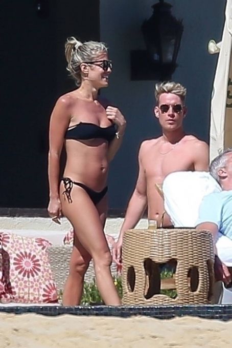 Kristin Cavallari'S Killer Abs In Cabo: Leopard Bikini And Summer Fun - 5v03r2q