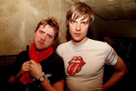 Who is Kaiser Chiefs dating? Kaiser Chiefs girlfriend, wife