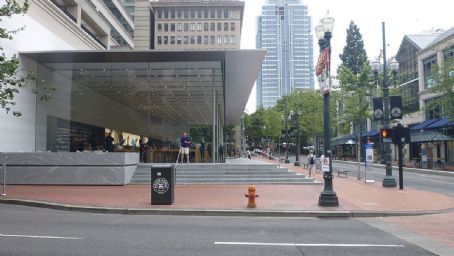 Apple Pioneer Place