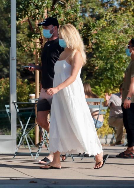 Pamela Anderson – Seen at Blue Bottle Coffee in Malibu