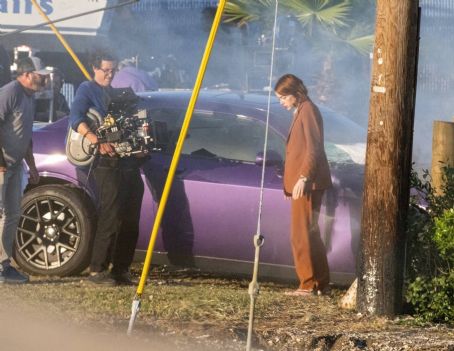 Emma Stone – With Margaret Qualley filming a crash scene for ‘And’ in New Orleans
