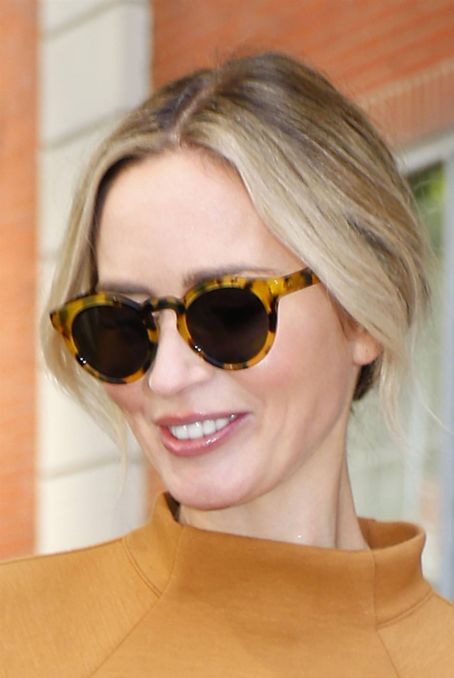 Emily Blunt – Arrive at the Drew Barrymore show in New York
