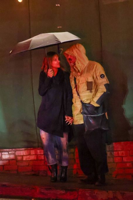 Halle Berry – With boyfriend Van Hunt stepped out for dinner in Los Angeles