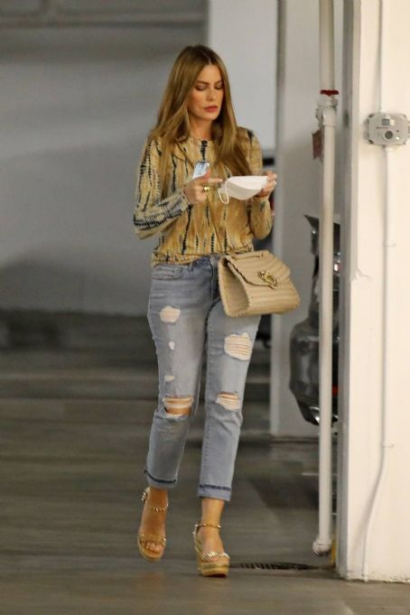 Sofia Vergara shows off toned derriere in ripped jeans as she runs errands  in Beverly Hills