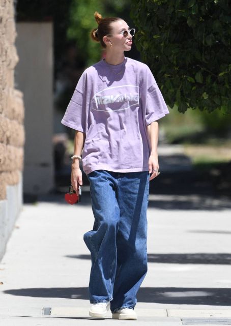 Whitney Port – Seen walking around in baggy clothing in Los Angeles