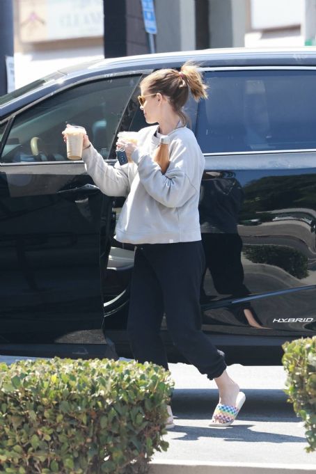 Kate Mara – Seen after pilates workout in Silver Lake
