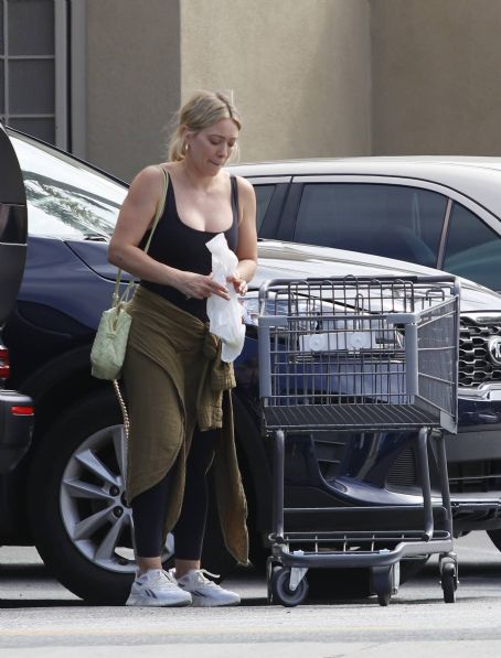 Hilary Duff – Shopping candids at Bristol Farms in Los Angeles