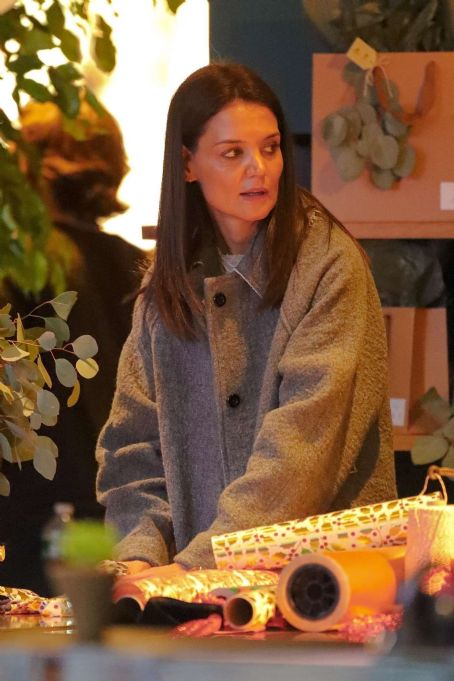 Katie Holmes – Frederick Wildman Wines ‘Wrappy Hour’ Event in NYC