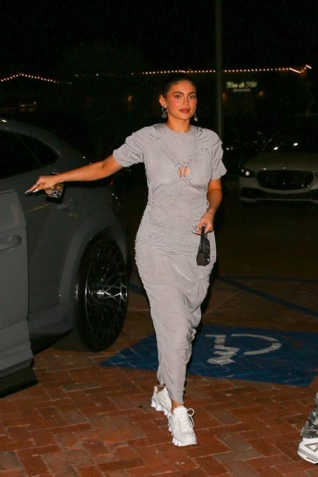 Kylie Jenner – Seen arriving at Lucky’s in Malibu
