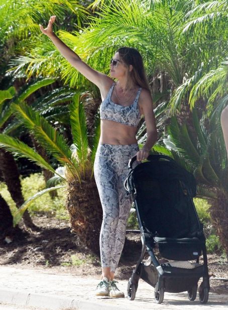 Abbey Clancy – Rocks a snakeskin sports bra and leggings while enjoying a  stroll in Portugal - FamousFix.com post