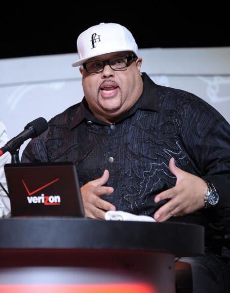 Who is Fred Hammond dating? Fred Hammond girlfriend, wife