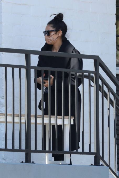 Shay Mitchell – Stpoted at a skincare center in Beverly Hills