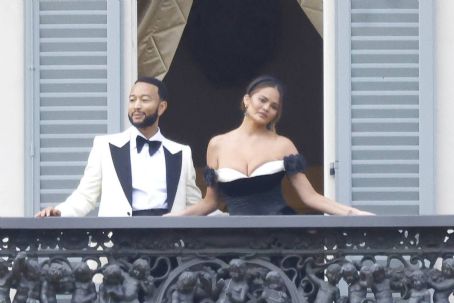 Chrissy Teigen – Pictured on the balcony of Villa Passalacqua in Como