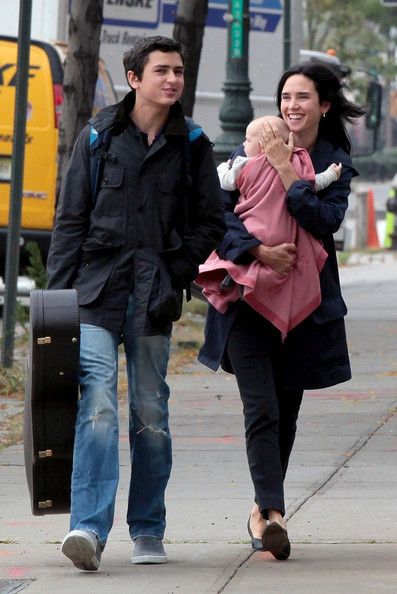 Jennifer Connelly with her children - FamousFix.com post
