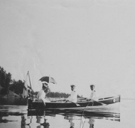 Tsaritsa Alexandra Feodorovna, Grand Duchess Olga Nikolaevna, Tsar ...