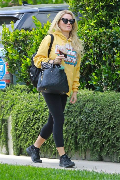 Holly Madison – Out in Los Angeles - FamousFix.com post