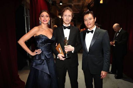 Byung-hun Lee and Sofia Vergara - The 88th Annual Academy Awards - Backstage And Audience