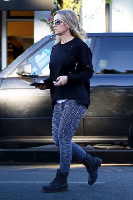 Jennie Garth in Tights – Out in Studio City | Jennie Garth Picture ...