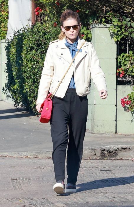 Kate Mara – Seen with a friend in Los Feliz