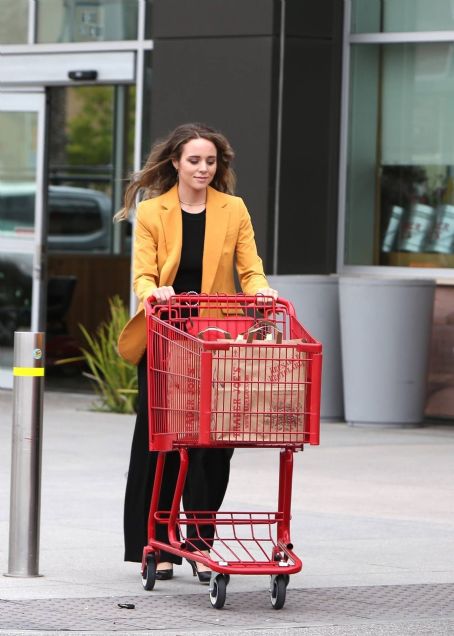 Jinger Duggar – Seen while shopping at Trader Joe’s in Los Angeles