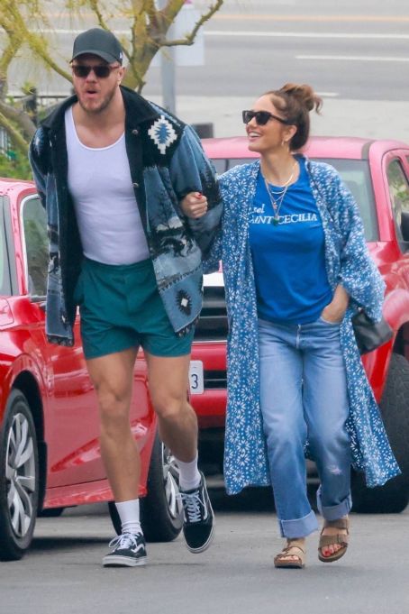 Minka Kelly – Seen with Dan Reynolds on a stroll in Silver Lake