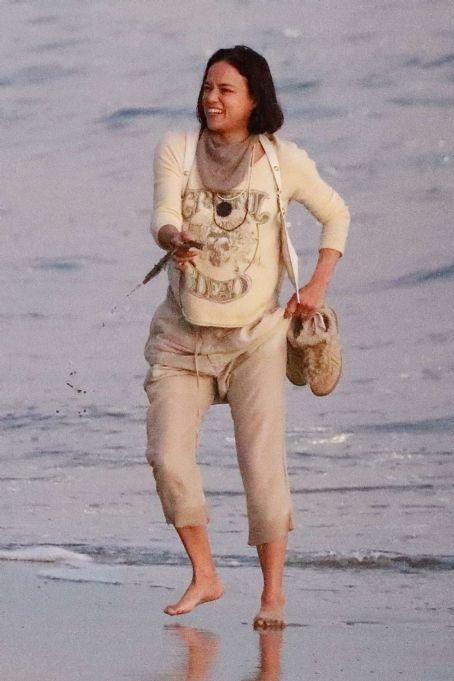 Michelle Rodriguez – On the beach with her friends in Malibu