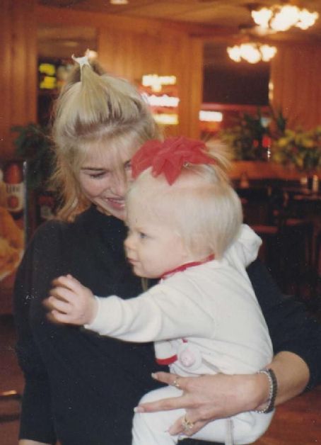 Bobbie Brown with her daughter. Picture - Photo of Bobbie Brown and ...