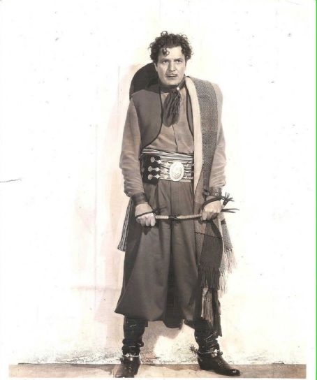 Warner Baxter - Under the Pampas Moon